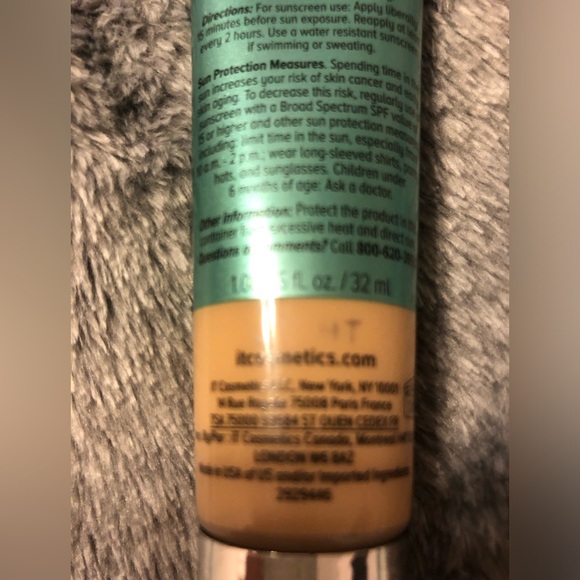 IT Cosmetics Oil-Free Matte CC+ Cream Shade LIGHT - Picture 4 of 9